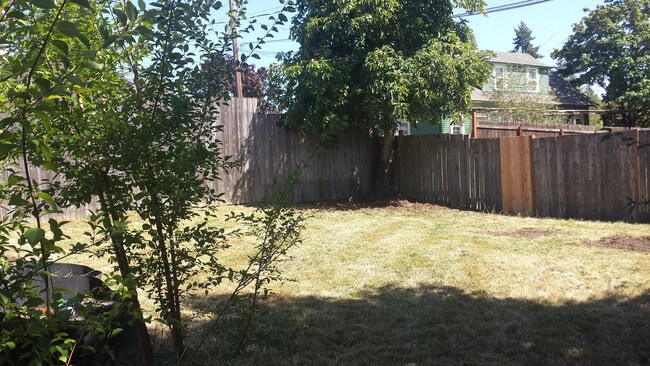 Building Photo - 3 Bedroom House in College Hill Neighborhood