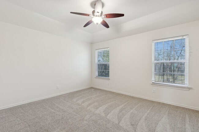 Building Photo - 233 Firefly Dr