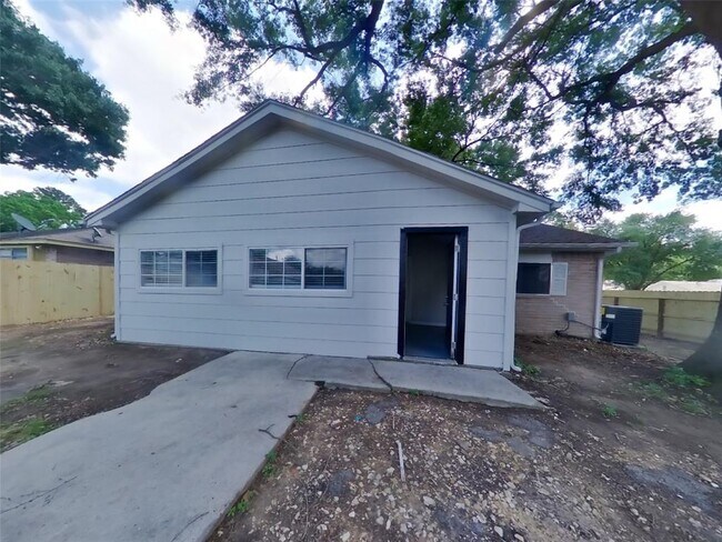 Building Photo - 4803 Tealgate Dr