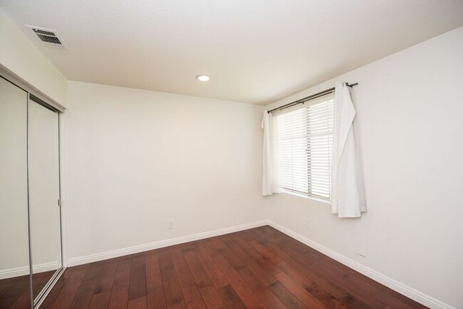 Building Photo - Anaheim Hills Beauty