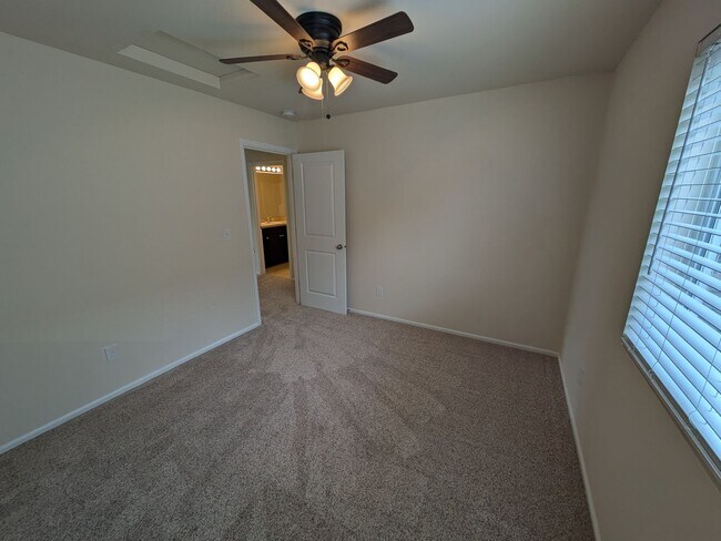 Building Photo - 3100 Eagle Loop NE