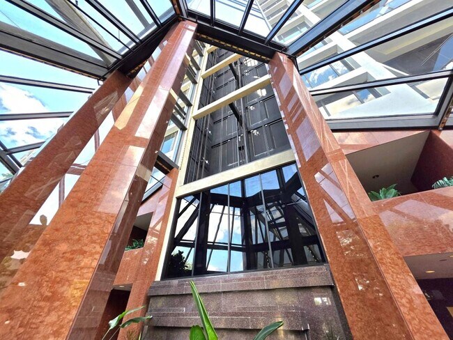 Building Photo - 1530 Key Blvd