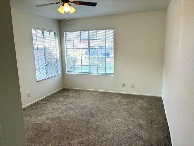 Building Photo - GREAT NEIGHBORHOOD IN RIALTO HILLS 4BED+2BATH