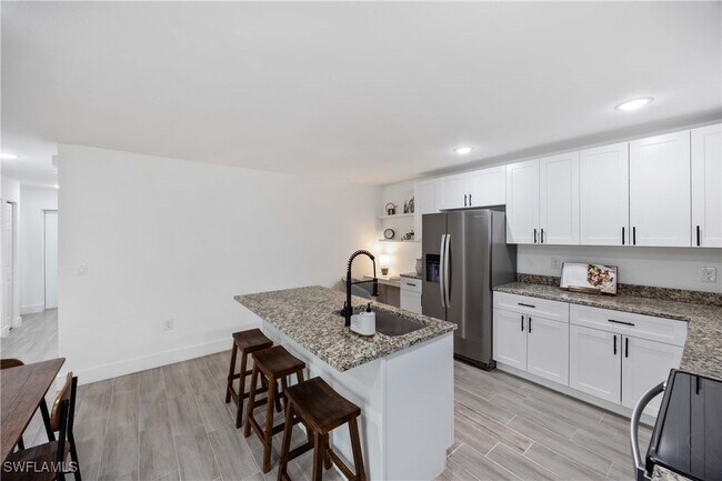 Building Photo - 3860 Outer Dr