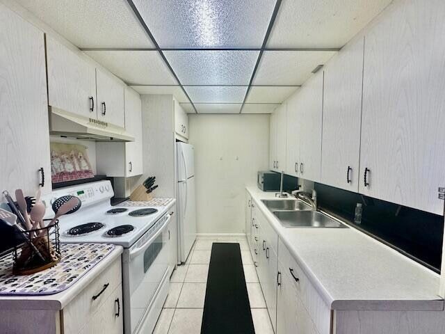 Building Photo - 4014 Newcastle A