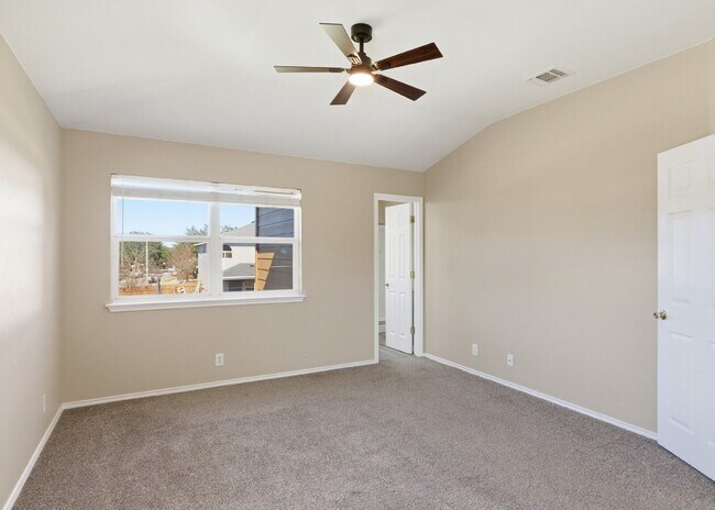 Building Photo - Freshly Updated 3 Bedroom Home on Large Corner Lot!