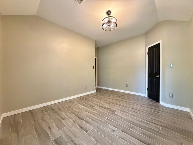Building Photo - 12518 Zeller Ln