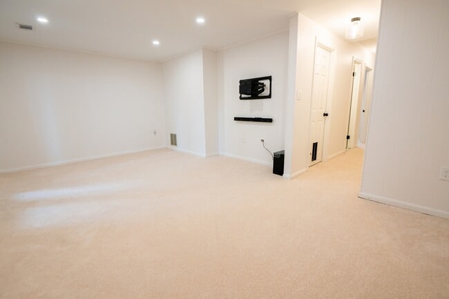 Building Photo - 2119 Hutchison Grove Ct