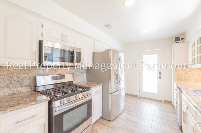 Building Photo - Beautiful Newly Renovated 3-Bedroom Home in a Prime Location