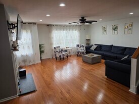 Building Photo - 262 Hedgerow Rd