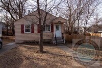 Building Photo - Cozy 2 bedroom house