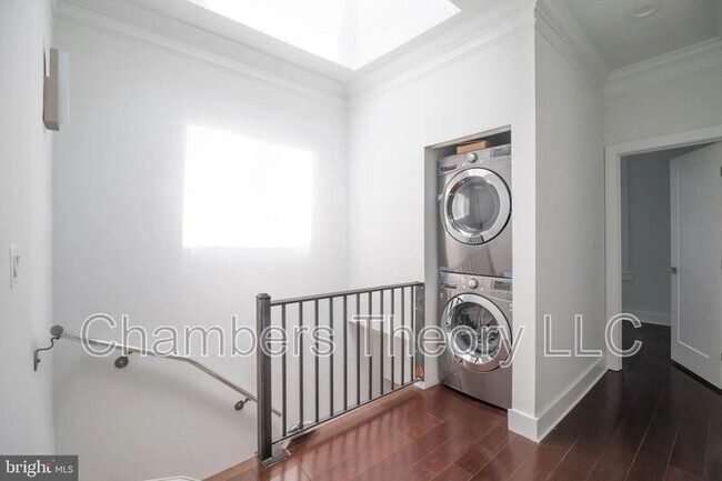 Building Photo - 1640 19th St NW