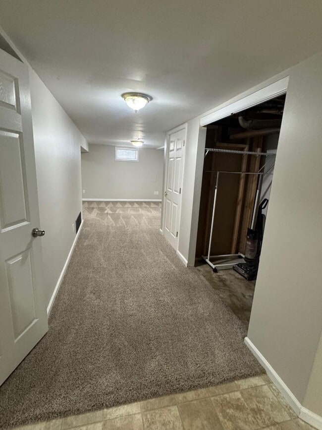 Building Photo - 709 Plaza Dr