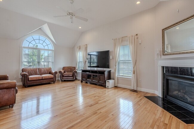 Building Photo - 9 Kettle Way