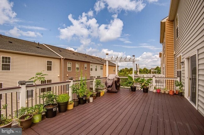 Building Photo - 22283 Pinecroft Terrace