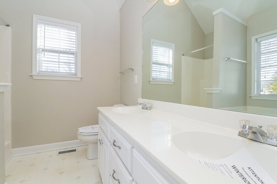 Building Photo - 2832 Rippavilla Way