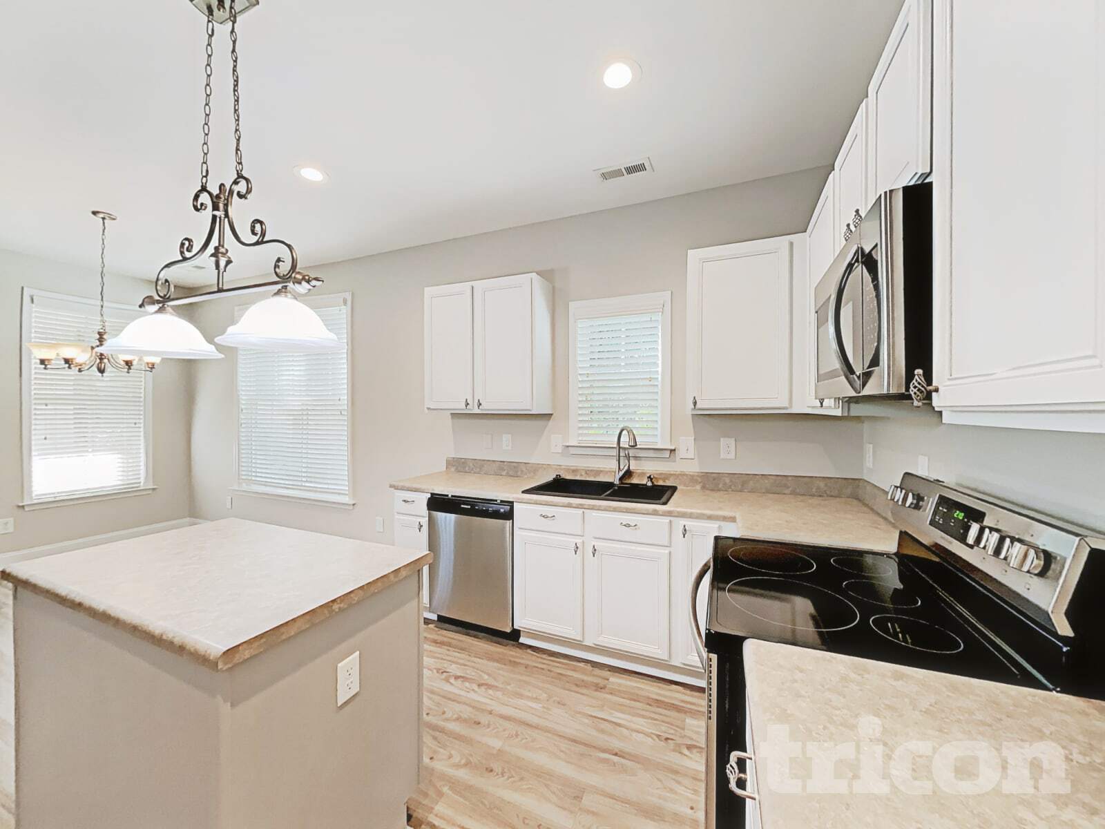 Building Photo - 553 McCarthy Dr