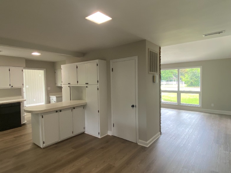 Building Photo - 610 Howell St