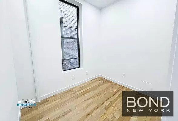 Building Photo - 225 E 14th St