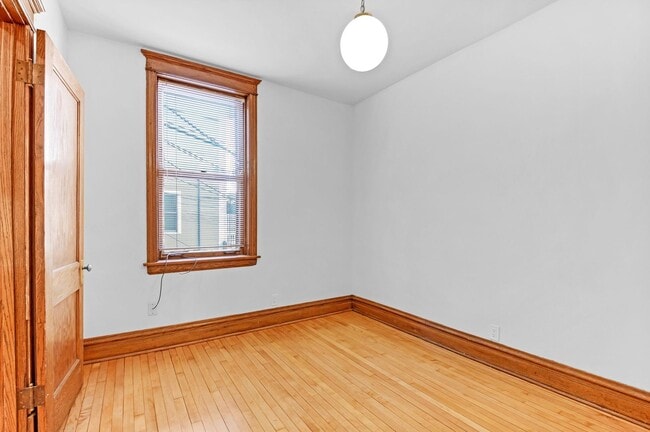 Building Photo - 3806 N Greenview Ave