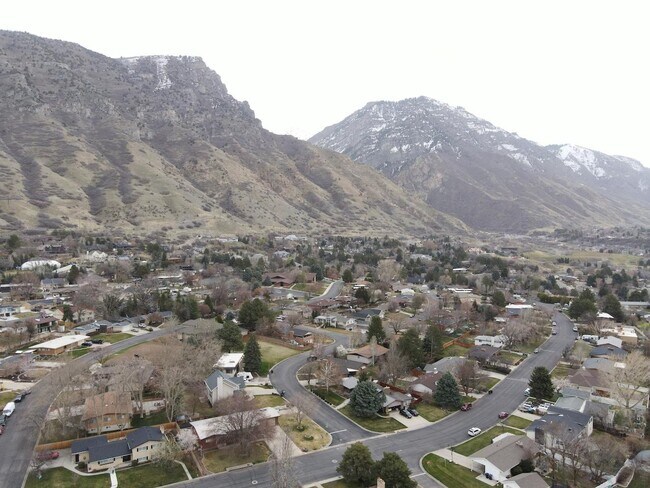 Building Photo - 3207 Apache Ln