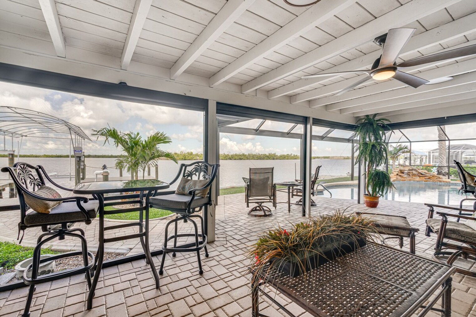 Building Photo - 11599 Island Ave