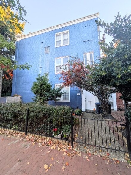 Building Photo - 519 Independence Ave SE