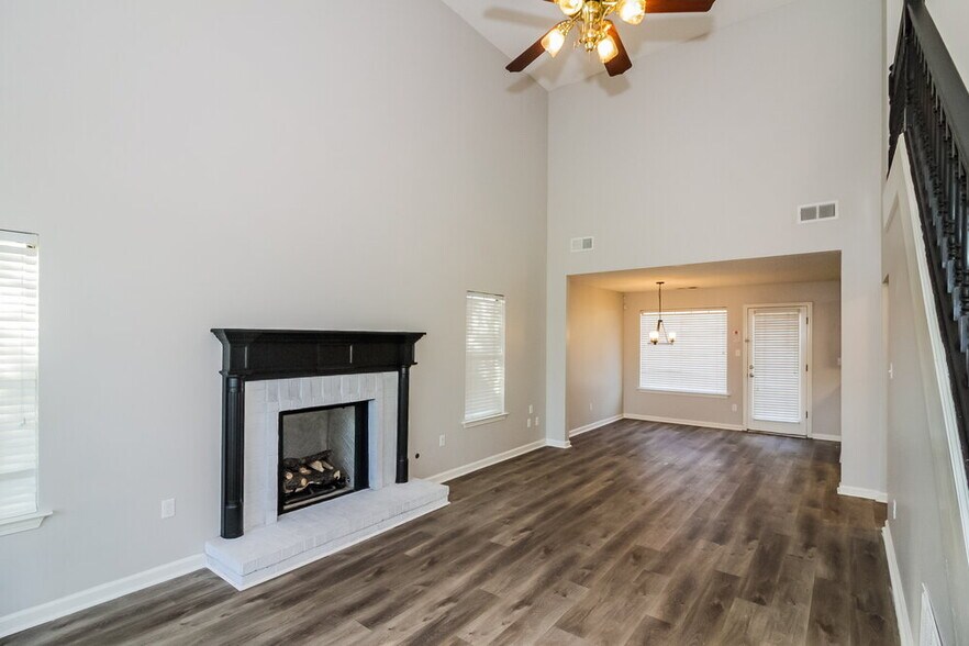 Building Photo - 5030 Baywood Dr