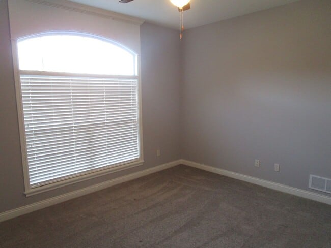 Building Photo - Huge 3BR/3BA Villa at Boulder Springs - Available July!!