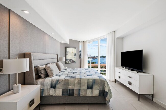 Building Photo - 401 N Birch Rd