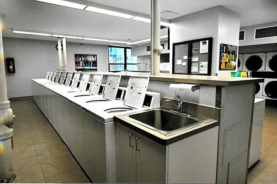 Building Photo - 1030 N State St