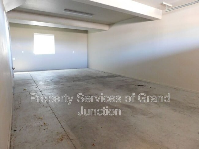 Building Photo - 1546 Poplar Dr