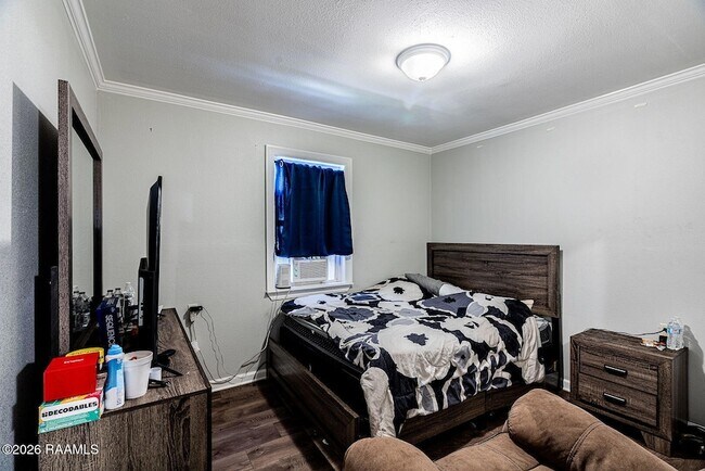 Building Photo - 800 N St Antoine St