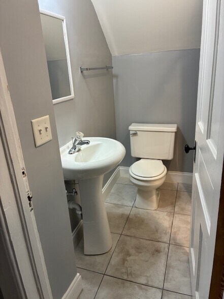 Building Photo - 1046 E Gorham St