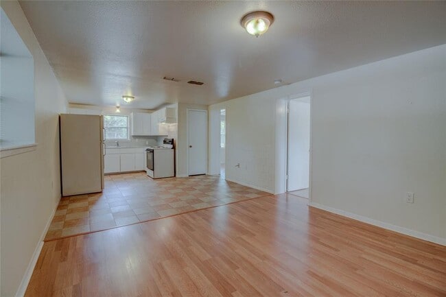 Building Photo - 1308 Pine St