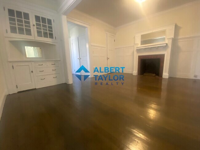 Building Photo - 460 Park Dr
