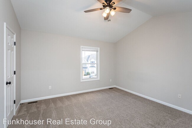 Building Photo - 2 br, 2.5 bath House - 835 Camelot Lane