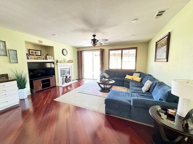 Building Photo - Live Life On The Golf Course!