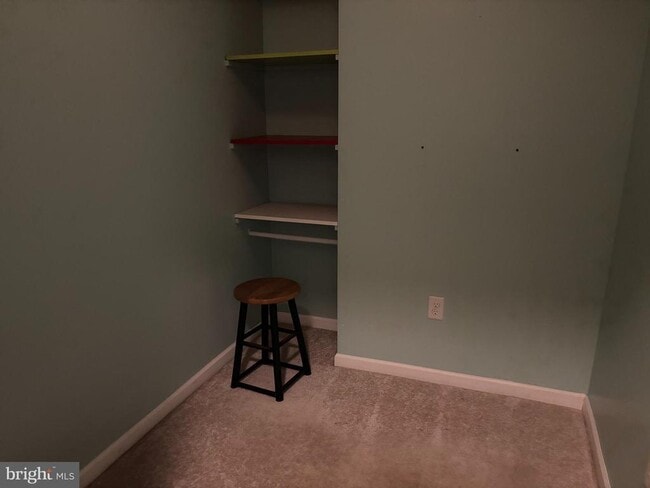 Building Photo - 5424 Valley View Dr