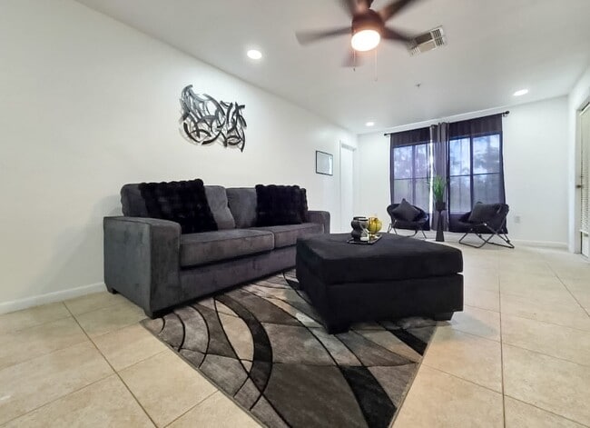Building Photo - ROOM FOR RENT in a Charming 4/4 in University Terrace West - 411C