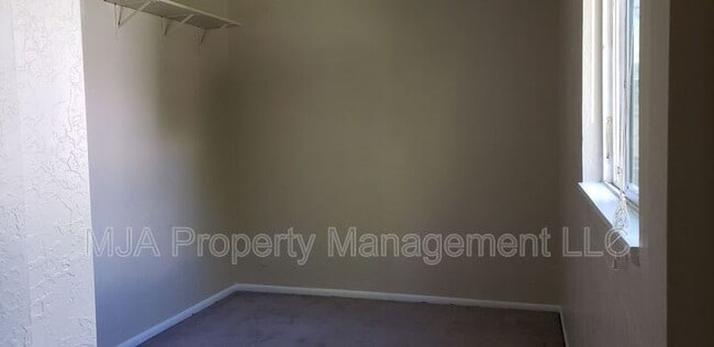 Building Photo - 1041 S 200 W