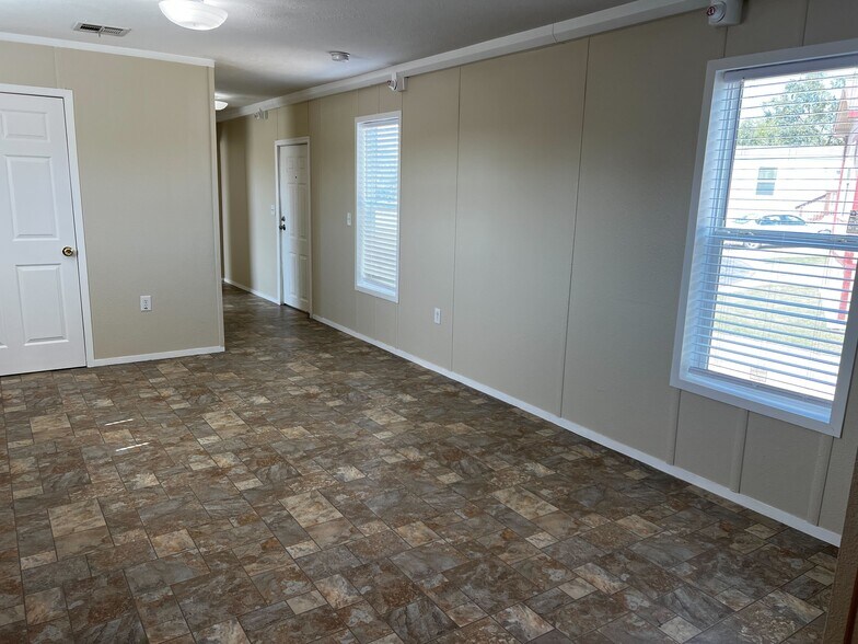 Building Photo - 709 N Collins Fwy