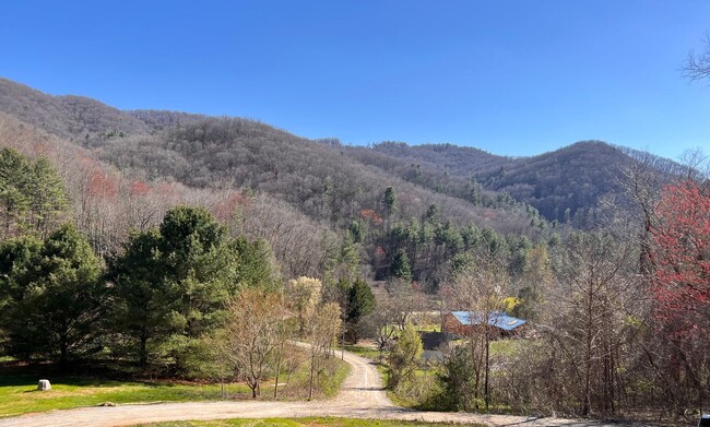 Building Photo - Beautiful Newer Construction in Weaverville