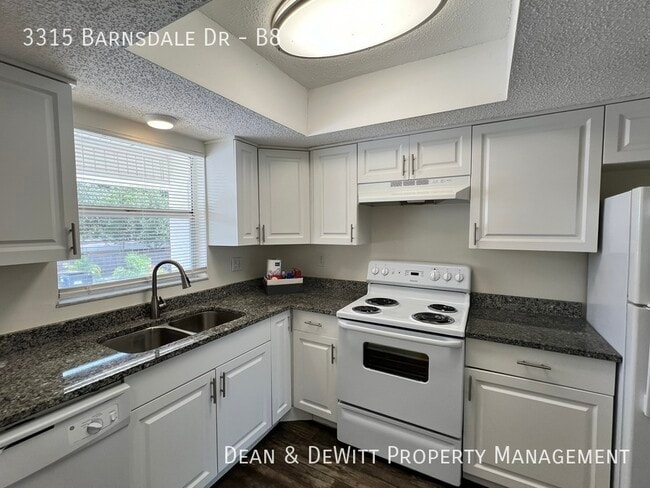 Building Photo - 3315 Barnsdale Dr