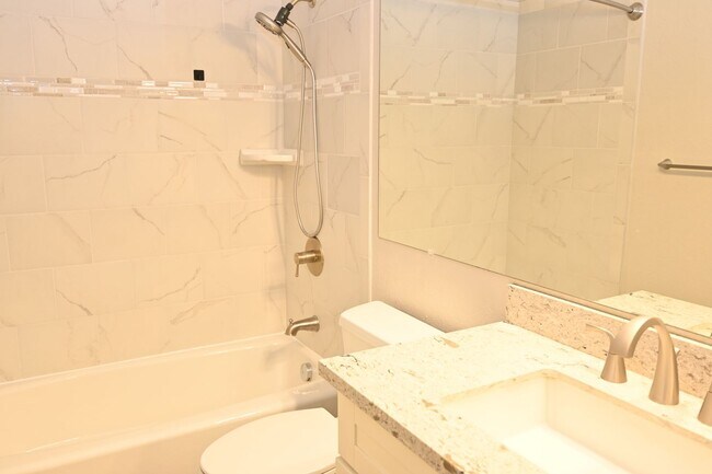 Building Photo - Nicely upated 2 Story Townhouse at Mansion Park with 2 Master Suites.