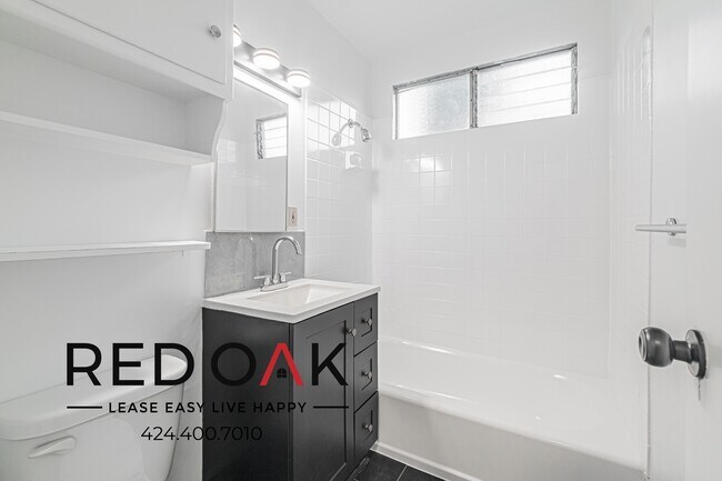 Building Photo - 1403 Tamarind Ave