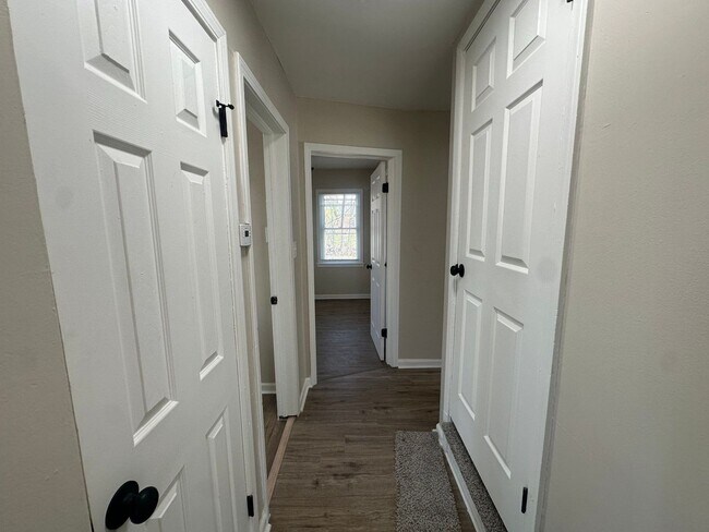 Building Photo - Freshly Renovated 3-Bedroom Home – Quality...