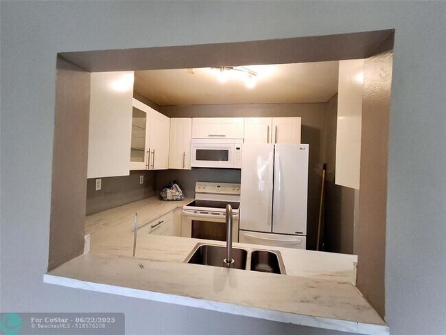 Building Photo - 4277 NW 89th Ave