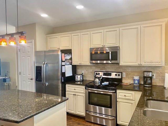 Building Photo - 1736 Mova St