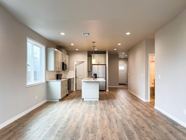 Building Photo - NEW CONSTRUCTION 4BD/2BA HOME IN JEFFERSON